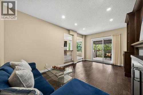 40 Old Maple Lane, Kitchener, ON - Indoor Photo Showing Living Room