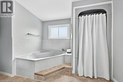 40 Old Maple Lane, Kitchener, ON - Indoor Photo Showing Bathroom