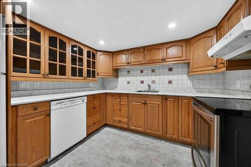 40 Old Maple Lane, Kitchener, ON - Indoor Photo Showing Kitchen