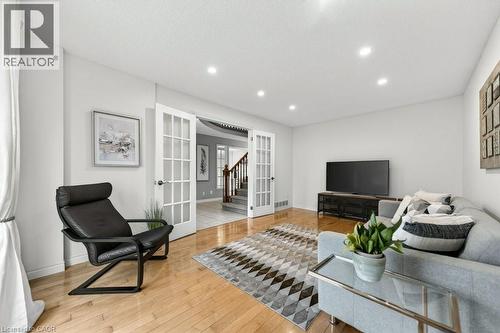 40 Old Maple Lane, Kitchener, ON - Indoor Photo Showing Living Room