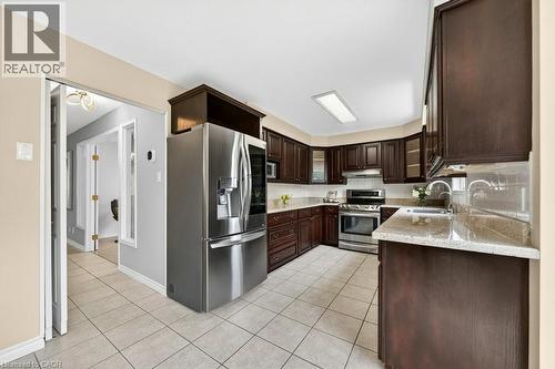 40 Old Maple Lane, Kitchener, ON - Indoor Photo Showing Kitchen
