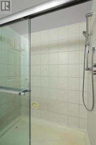 701 - 389 Dundas Street, London East (East K), ON - Indoor Photo Showing Bathroom