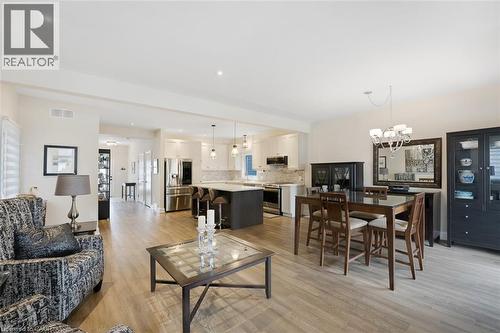 77 B Broadway Avenue, St. Catharines, ON - Indoor Photo Showing Living Room