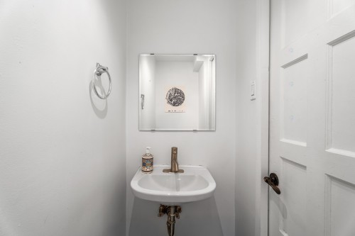 Powder room - 5198  - 5200 Av. De Westbury, Montréal (Côte-Des-Neiges/Notre-Dame-De-Grâce), QC - Indoor Photo Showing Bathroom