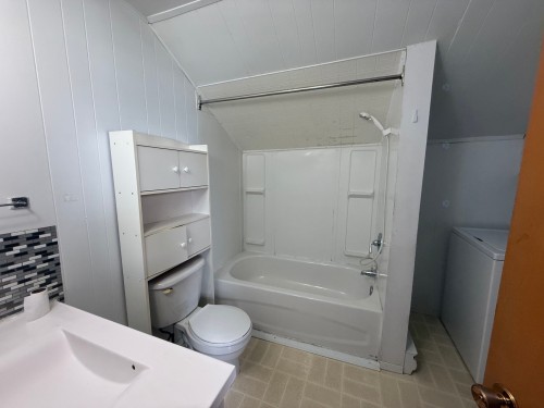Bathroom - 22  - 22A Rue Notre-Dame O., Lorrainville, QC - Indoor Photo Showing Bathroom