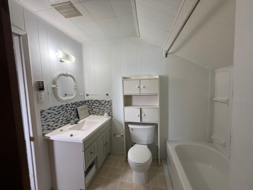 Bathroom - 22  - 22A Rue Notre-Dame O., Lorrainville, QC - Indoor Photo Showing Bathroom