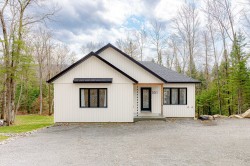 551Z  - 553Z Ch. de Mont-Rolland  Saint-Hippolyte, QC J8A 3E3