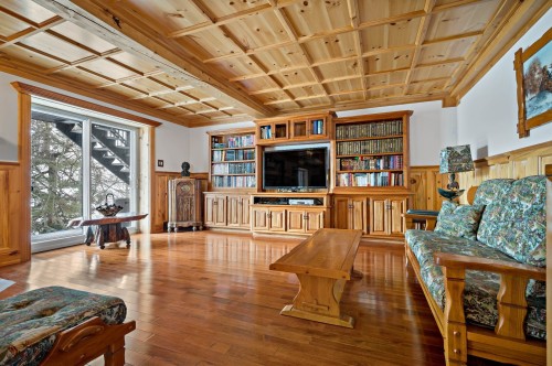 Salle familiale - 92  - 94 Ch. Du Lac-Chaud, La Macaza, QC - Indoor Photo Showing Living Room