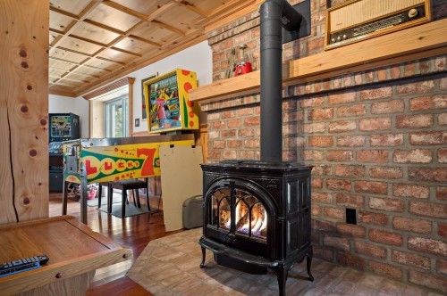 Salle de jeux - 92  - 94 Ch. Du Lac-Chaud, La Macaza, QC - Indoor Photo Showing Other Room With Fireplace