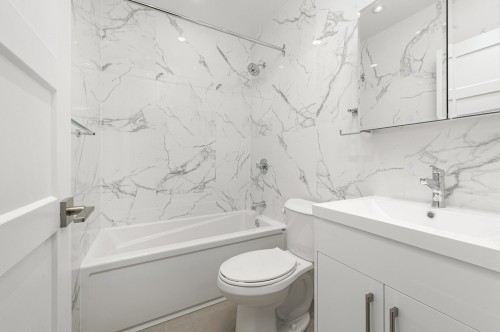 Bathroom - 49-6878 Rue Sherbrooke O., Montréal (Côte-Des-Neiges/Notre-Dame-De-Grâce), QC - Indoor Photo Showing Bathroom