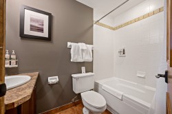 Salle de bains attenante à la CCP - 