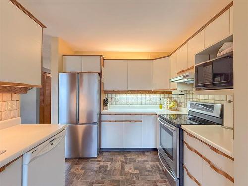 34 Clement Drive, Brandon, MB - Indoor Photo Showing Kitchen