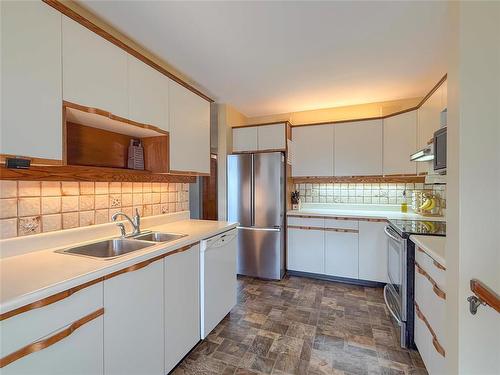 34 Clement Drive, Brandon, MB - Indoor Photo Showing Kitchen With Double Sink