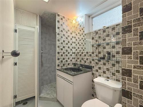 34 Clement Drive, Brandon, MB - Indoor Photo Showing Bathroom