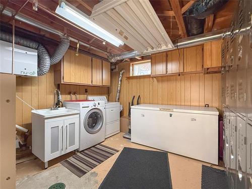 34 Clement Drive, Brandon, MB - Indoor Photo Showing Laundry Room