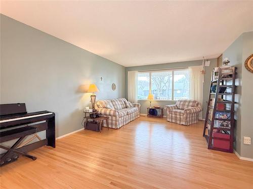 34 Clement Drive, Brandon, MB - Indoor Photo Showing Living Room