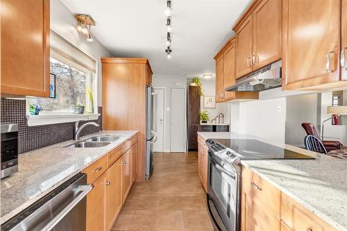 65 Hull Avenue, Winnipeg, MB - Indoor Photo Showing Kitchen With Double Sink