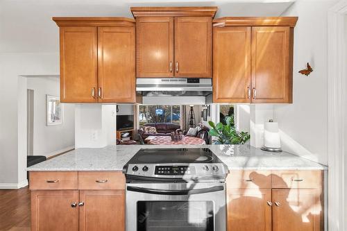 65 Hull Avenue, Winnipeg, MB - Indoor Photo Showing Kitchen