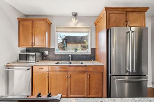 65 Hull Avenue, Winnipeg, MB - Indoor Photo Showing Kitchen With Double Sink