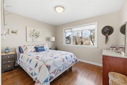 65 Hull Avenue, Winnipeg, MB - Indoor Photo Showing Bedroom
