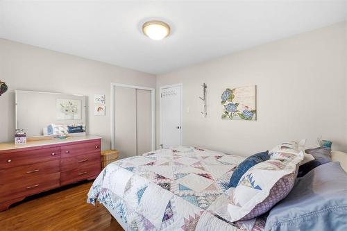 65 Hull Avenue, Winnipeg, MB - Indoor Photo Showing Bedroom