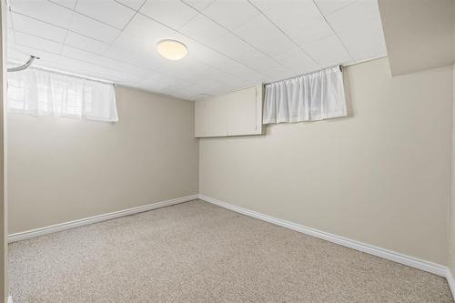 65 Hull Avenue, Winnipeg, MB - Indoor Photo Showing Other Room
