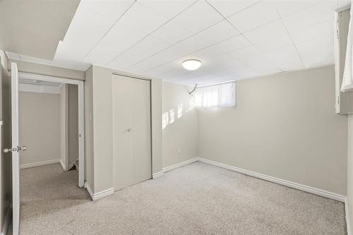 65 Hull Avenue, Winnipeg, MB - Indoor Photo Showing Other Room