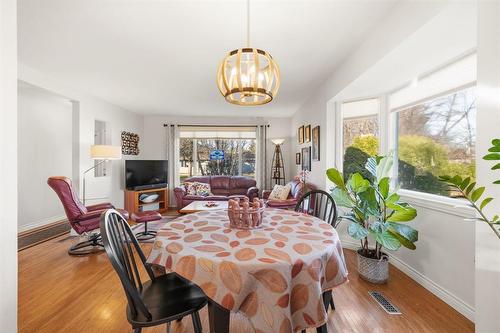 65 Hull Avenue, Winnipeg, MB - Indoor Photo Showing Dining Room