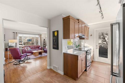 65 Hull Avenue, Winnipeg, MB - Indoor Photo Showing Kitchen