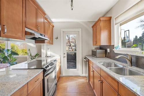 65 Hull Avenue, Winnipeg, MB - Indoor Photo Showing Kitchen With Double Sink