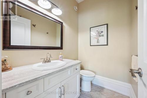 8720 Sideroad 15 Side Road, Erin, ON - Indoor Photo Showing Bathroom