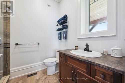 8720 Sideroad 15 Side Road, Erin, ON - Indoor Photo Showing Bathroom