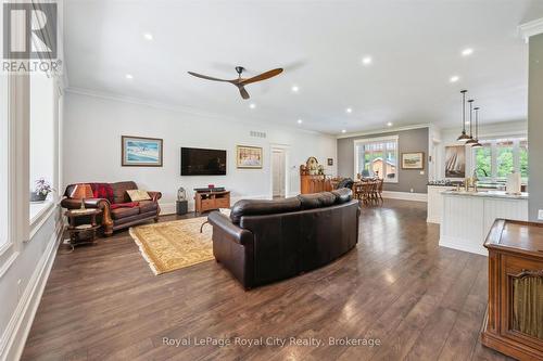 8720 Sideroad 15 Side Road, Erin, ON - Indoor Photo Showing Living Room
