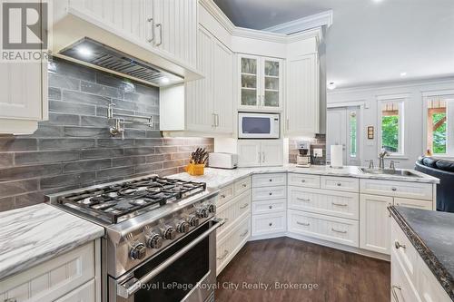 8720 Sideroad 15 Side Road, Erin, ON - Indoor Photo Showing Kitchen With Upgraded Kitchen