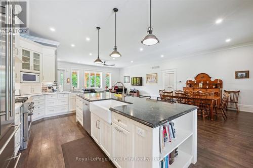 8720 Sideroad 15 Side Road, Erin, ON - Indoor Photo Showing Kitchen With Upgraded Kitchen