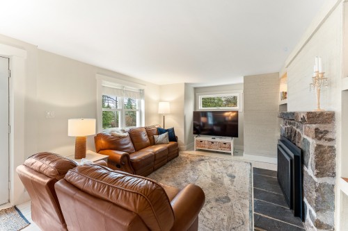 Living Room - 499 Ch. De Bondville, Lac-Brome, QC - Indoor Photo Showing Living Room With Fireplace