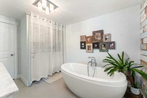 Bathroom - 499 Ch. De Bondville, Lac-Brome, QC - Indoor Photo Showing Bathroom
