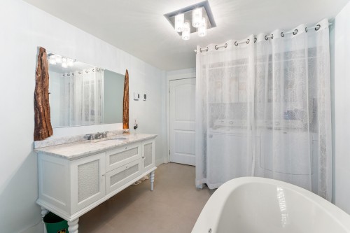 Bathroom - 499 Ch. De Bondville, Lac-Brome, QC - Indoor Photo Showing Bathroom