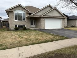 340 Clearwater Way Thunder Bay, ON P7B 7B7
