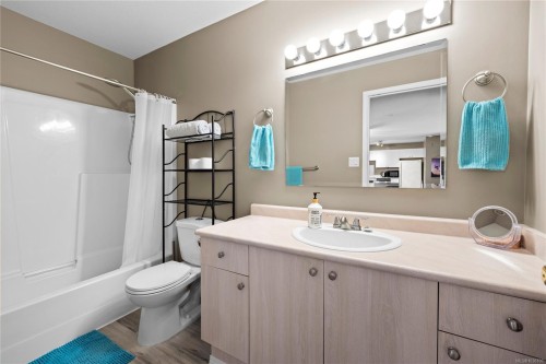 302-690 Third St, Nanaimo, BC - Indoor Photo Showing Bathroom