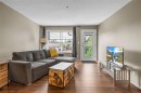 302-690 Third St, Nanaimo, BC  - Indoor Photo Showing Living Room 