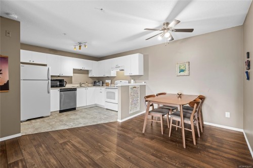 302-690 Third St, Nanaimo, BC - Indoor Photo Showing Other Room