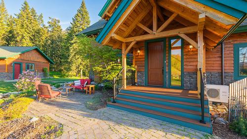 3681 8Th Street, Creston, BC - Outdoor