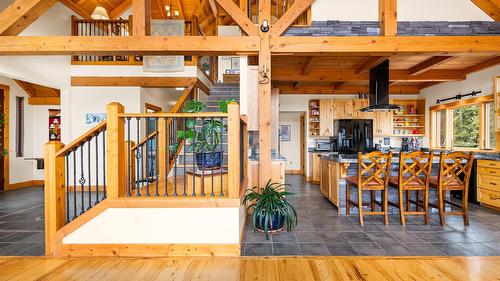 3681 8Th Street, Creston, BC - Indoor
