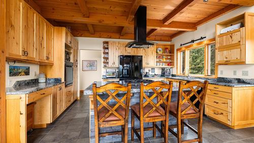3681 8Th Street, Creston, BC - Indoor Photo Showing Kitchen