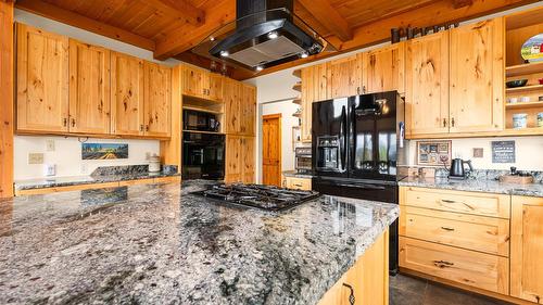 3681 8Th Street, Creston, BC - Indoor Photo Showing Kitchen