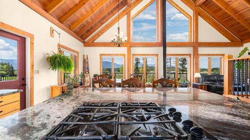 3681 8Th Street, Creston, BC - Indoor
