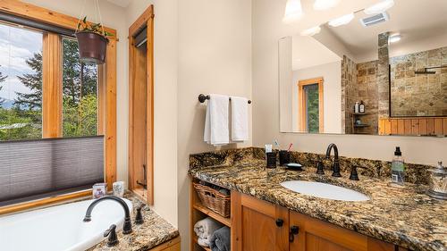 3681 8Th Street, Creston, BC - Indoor Photo Showing Bathroom