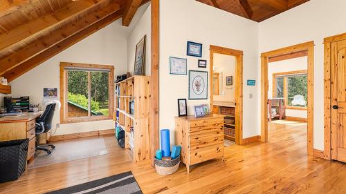 3681 8Th Street, Creston, BC - Indoor
