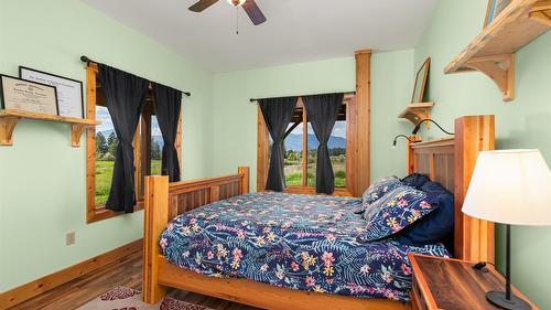 3681 8Th Street, Creston, BC - Indoor Photo Showing Bedroom